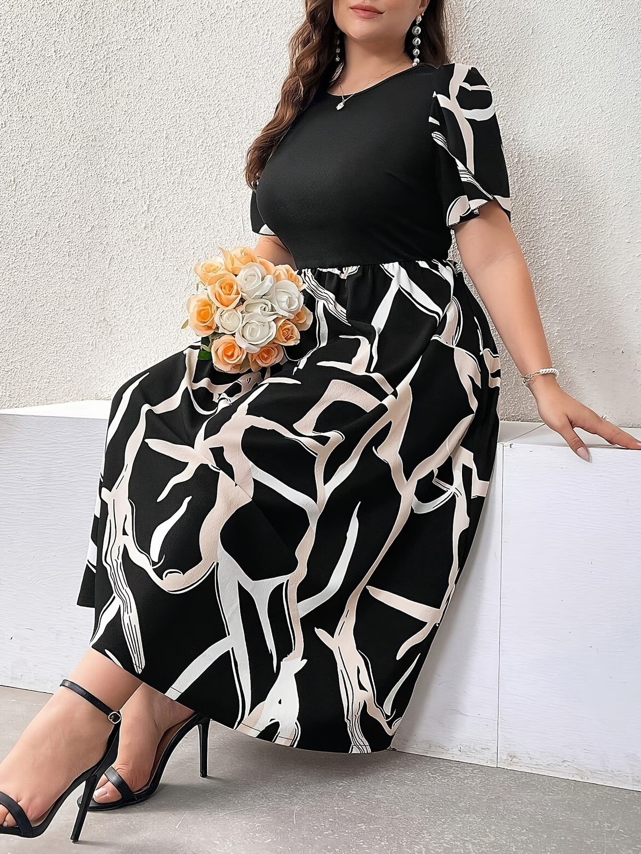 Plus Size Elegant Printed Summer Dress – Round Neck, Short Sleeve