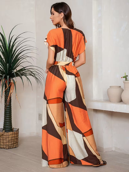 Modern Contrast Print V-Neck Jumpsuit with Elastic Waist & Belt