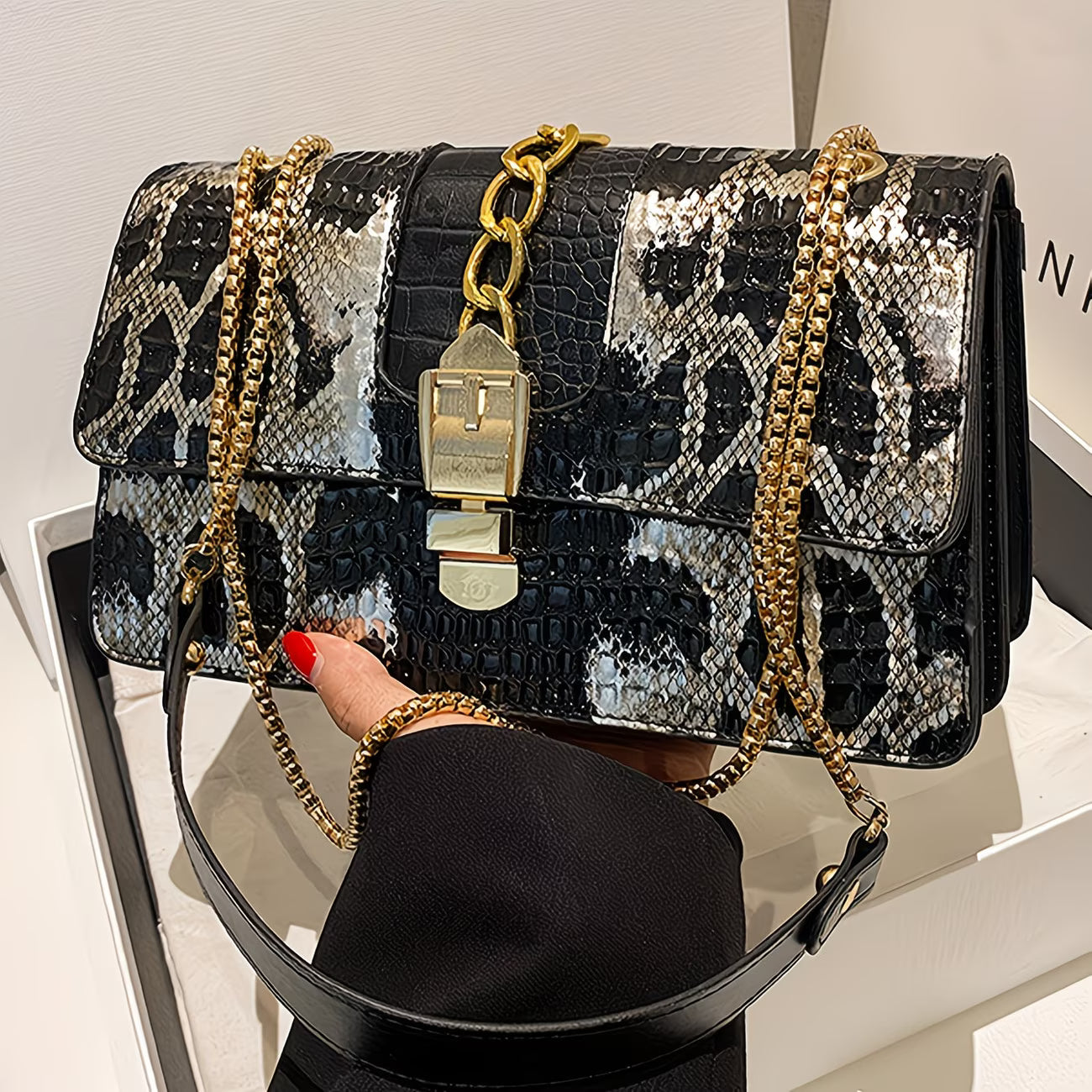 Snake Print Coil Shoulder Bag – Vintage-Inspired, Compact & Perfect for Dating or Daily Styling